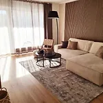 Staytona With Ac & Balcony, Wifi & Workspace Near Frankfurt