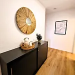 Apartment Staytona With Ac & Balcony, Wifi & Workspace Near Frankfurt