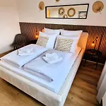 Staytona With Ac & Balcony, Wifi & Workspace Near Frankfurt * Erlensee