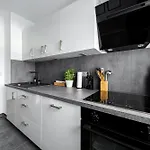 Staytona With Ac & Balcony, Wifi & Workspace Near Frankfurt Erlensee