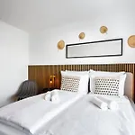 Apartment Staytona With Ac & Balcony, Wifi & Workspace Near Frankfurt *