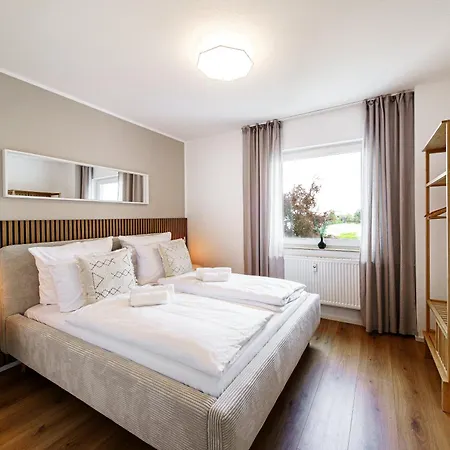 Staytona With Ac & Balcony, Wifi & Workspace Near Frankfurt Apartment