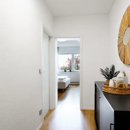 Staytona With Ac & Balcony, Wifi & Workspace Near Frankfurt * Erlensee