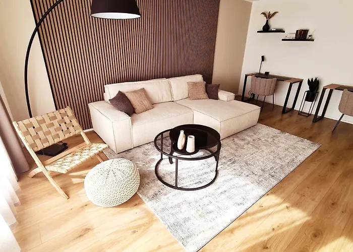 Staytona Apt With Ac & Balcony, Wifi & Workspace Near Frankfurt * 에얼렌지