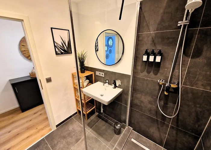 Staytona Apt With Ac & Balcony, Wifi & Workspace Near Frankfurt 에얼렌지